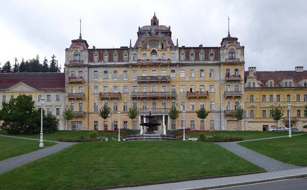 Zchátralý hotel Kavkaz v Mariánských Lázních má naději na záchranu