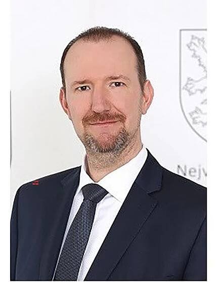Náhradník za Fremra. Prezident do Ústavního soudu navrhl soudce Pavla Simona