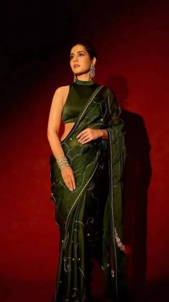 Raashii Khanna exudes regal elegance in a deep green saree