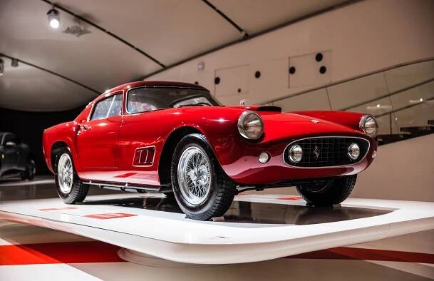 To nejlepší od Ferrari pod střechou od českého architekta: Navštivte Muzeum Enza Ferrariho v Modeně