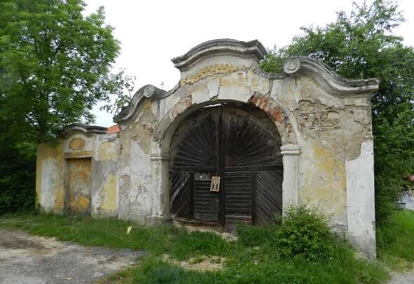Fotografie - Dřevčice,barokní portál selské usedlosti. - 23.05.2013
