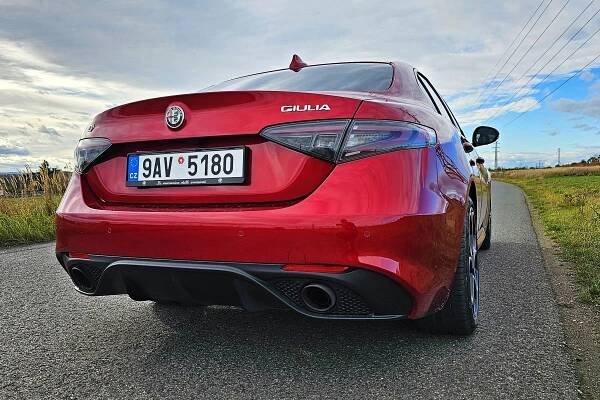 Test Alfa Romeo Giulia Veloce 2,0 Turbo Q4 (2023)