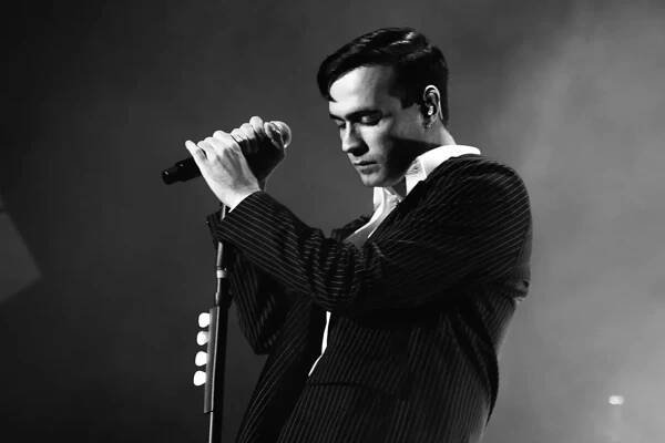 La pop mélodieuse et nostalgique de Mert Demir au Casino de Paris