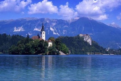 Image of Lake Bled and its island church in Slovenia