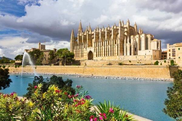 Katedrála Santa Maria z Palma de Mallorca, La Seu, Španělsko — Stock Fotografie © matfron #57104479