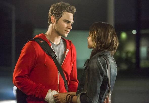 Láska ve hvězdách - And Left No Friendly Drop - Z filmu - Grey Damon, Aimee Teegarden
