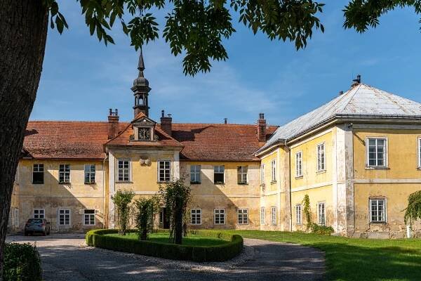 Zámek Vokšice - Zámky - Český ráj - Jičín