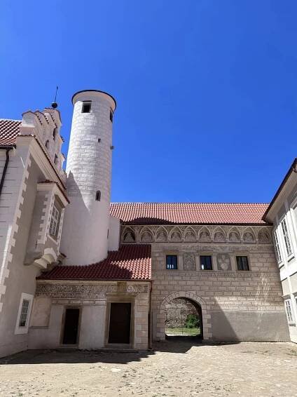 Zámek Červená Řečice po rekonstrukci otevřen veřejnosti — restaurace Řečice
