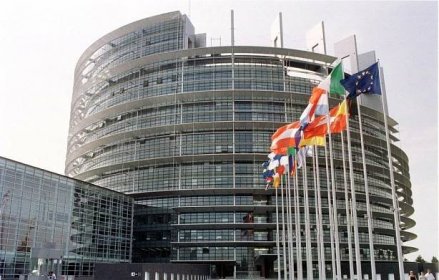 Europarlament přehledně: Sídlo, členové, volby, frakce, pravomoci