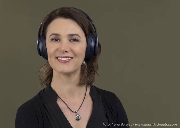 Nicky Mondellini-Headphones