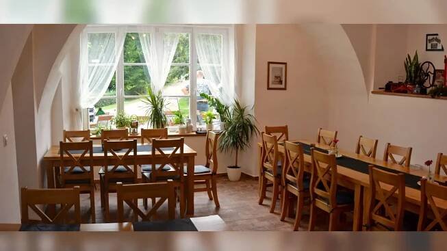 Prostory restaurace | Restaurace Na Zámku, Chrast