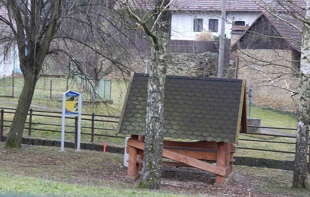 Bystřice pod Lopeníkem, obec na úpatí Bílých Karpat.