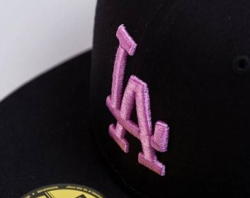 Kšiltovka New Era 59FIFTY MLB League Essential Los Angeles Dodgers Black / Wild Rose Pink
