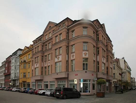 Soubor:České Budějovice, Zátkovo nábřeží (01).jpg – Wikipedie