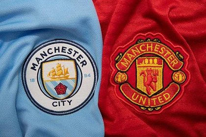Fotogalerie: Znaky dvou manchesterských fotbalových klubů United a City.