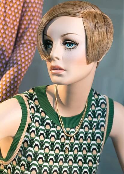Rootstein: Twiggy at Stradivarius -