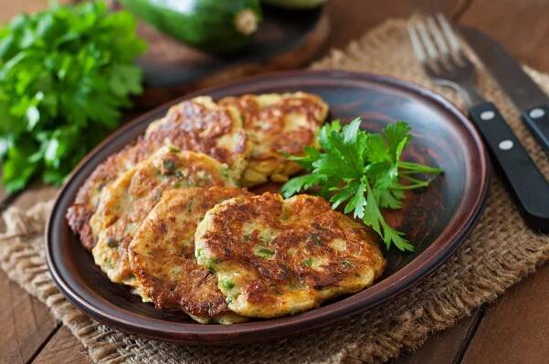 Cuketové placky a bramboráky – recept - vegan.cz