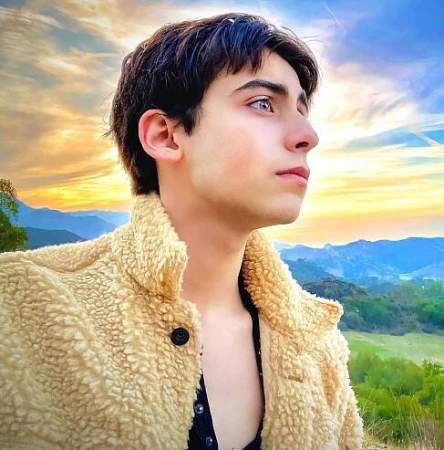 30 Most Popular Teen Actors, Actresses And Musicians 2023