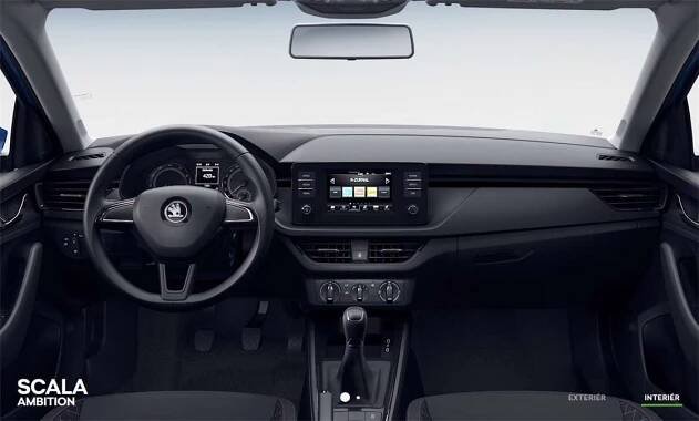 Největší rozdíly jsou v maximálních rychlostech, kdy se Kamiq dostane přes 200 km/h pouze s motorem 1.5 TSI, zatímco pro Scalu je to s výjimkou motoru 1.0 TSI/70 kW standard. Základní litr se už v hatchbacku prodává, technická data k němu ale Škoda zatím neuvolnila. Interiér Škody Scala