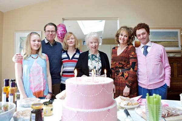 Eve Austin, Steve Pemberton, Claire Skinner, Lorraine Ashbourne, Reece Shearsmith - V čísle 9 - Nana's Party - Promo