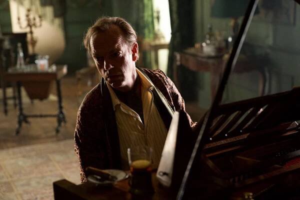 Patrick Melrose - Ani muk - Z filmu - Hugo Weaving
