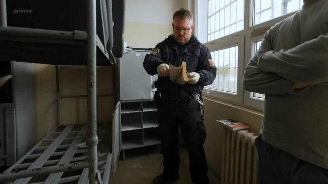 Život v českých věznicích: Odsouzení jsou schopni dostat na celu i vražednou zbraň