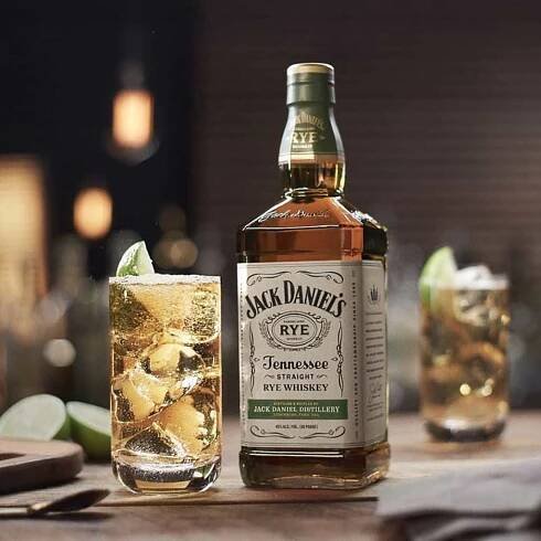 Jack Daniel's vs Johnnie Walker - Which should you pick? 4