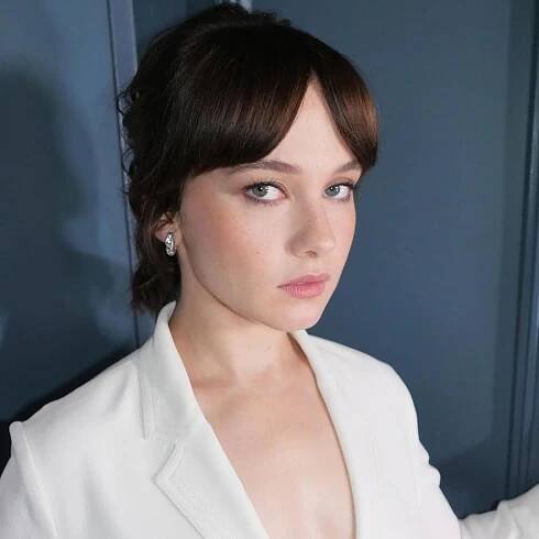 Cailee Spaeny – Forehead, Lip, Eyebrow, Eyelash, Neck, Ja…