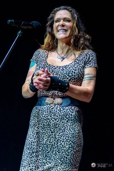 FOTOREPORT: Beth Hart okouzlila Prahu, publikum před ní padalo na kolena