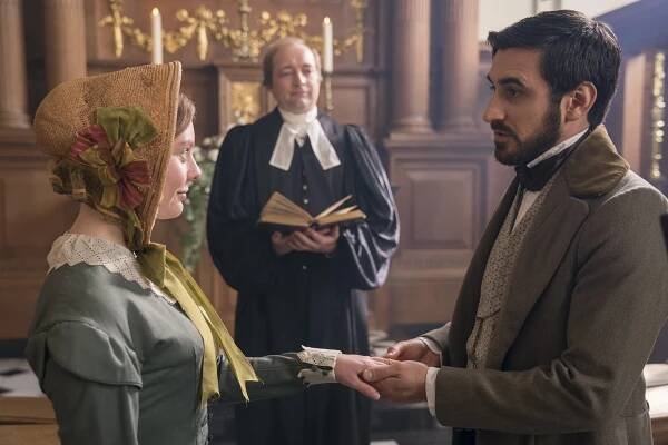 Viktorie - Londýnský most padá - Z filmu - Nell Hudson, Ferdinand Kingsley