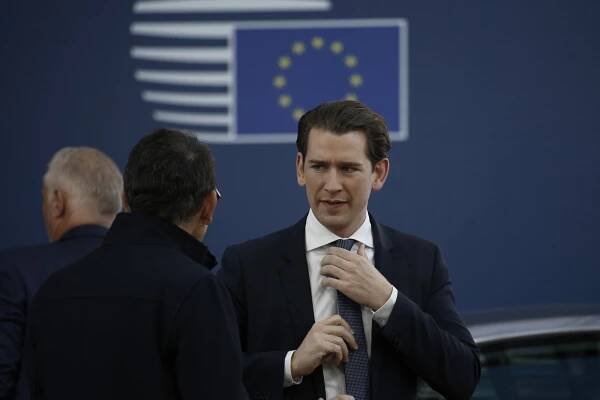 Další velká hra Sebastiana Kurze. Konflikt s EU a promyšlený tah ruským Sputnikem