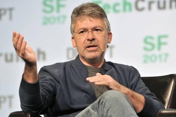 Vedoucí vývoje umělé inteligence ve společnosti Google přešel k Applu – pomůže vylepšit Siri