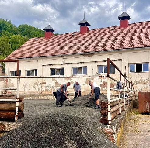 Odsouzení z Věznice Bělušice pomáhali v obci Svinčice | Vězeňská služba České republiky