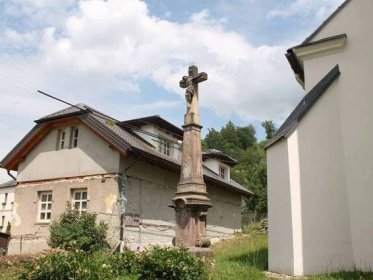 Kříž v Brníčku vedle kostela | Drobné památky 