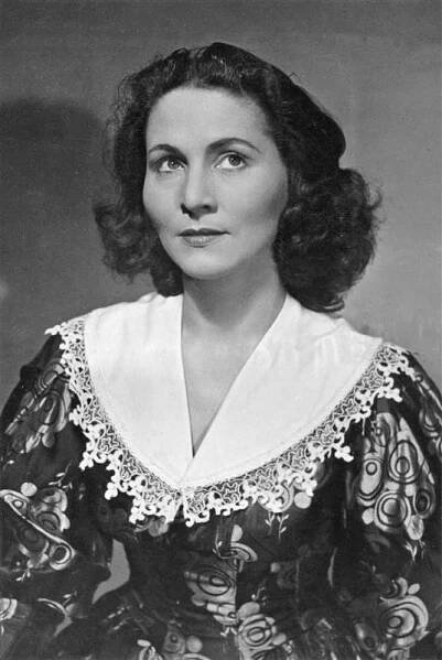 Do svého divadla ji Burian nevzal, později ho zfackovala před kamerou. Marie Glázrová zemřela nešťastná a zapomenutá