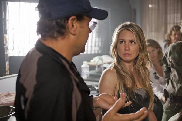 Falling Skies - Sanctuary: Part 2 - Z natáčení - Sarah Carter