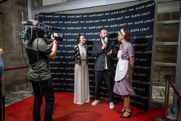 Den otevřených dveří v ateliérech seriálu Zlatá labuť - Šárka Krausová, Michaela Maurerová - Zlatá labuť - Série 3 - Z akcí