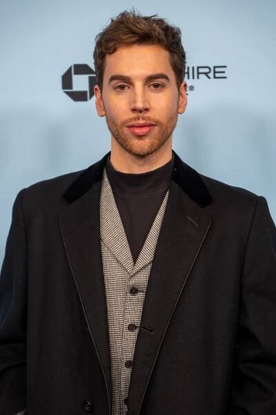 Jordan Gavaris