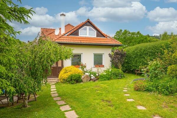 Nemovitosti na prodej a pronájem v Praze a okolí | Michail Jerošenko