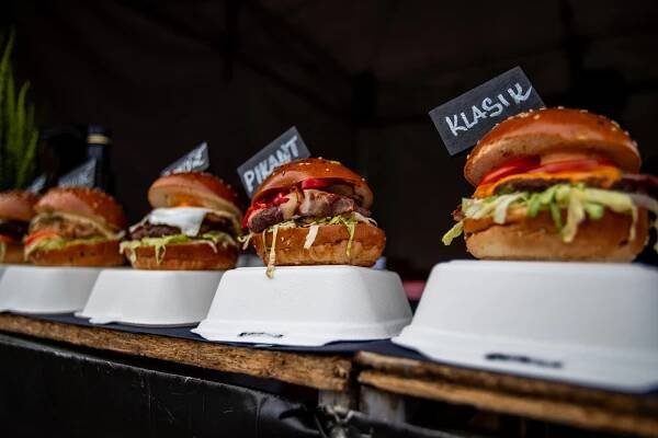 VIDEO: Festival hamburgerů ve Frýdku-Místku. Takové tam byly ceny a pochoutky
