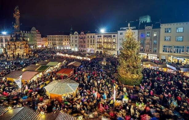 Jaké budou letos adventní trhy v Olomouci? Program a důležité informace na jednom místě