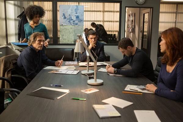 Bez hranic - Everybody Will Know - Z filmu - William Fichtner, Lara Rossi, Marc Lavoine, Richard Flood, Gabriella Pession