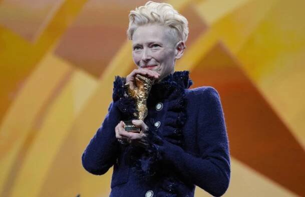 Slavnostní ceremonií začal festival Berlinale, cenu převzala Swintonová - ARTSTAR V.I.P.