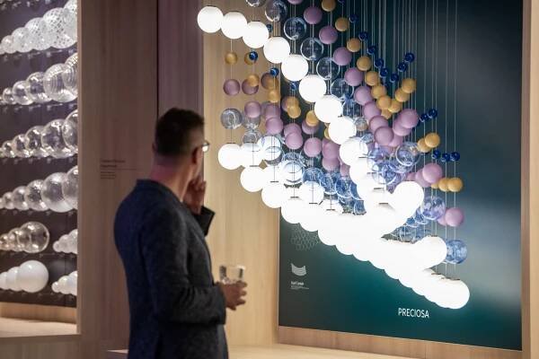 V Šenově vznikají svítidla už 300 let. Preciosa připravila unikátní noční show