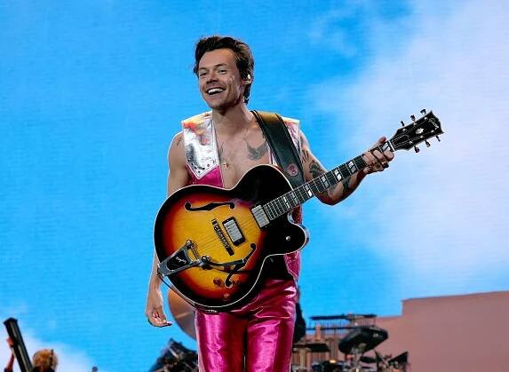 Harry Styles Became a Book Nerd Thanks to Haruki Murakami’s ‘Norwegian Wood’