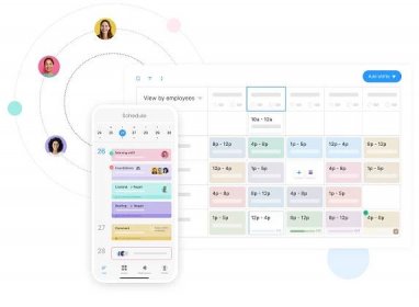 Connecteam's scheduling app