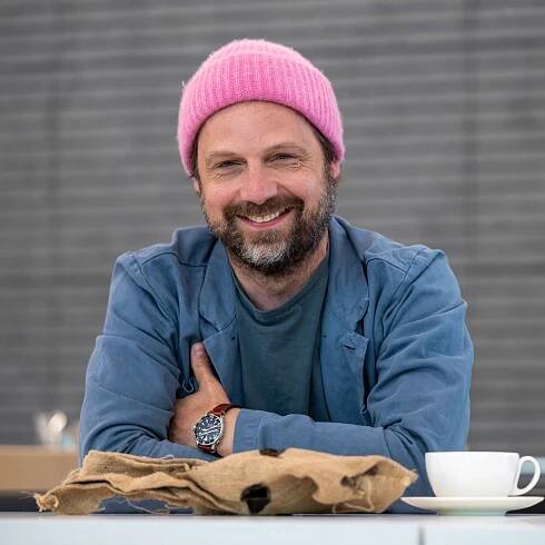 Der Schauspieler und Musiker Christoph Letkowski lacht in die Kamera. (Foto: picture-alliance / Reportdienste, picture alliance/dpa | Peter Kneffel)