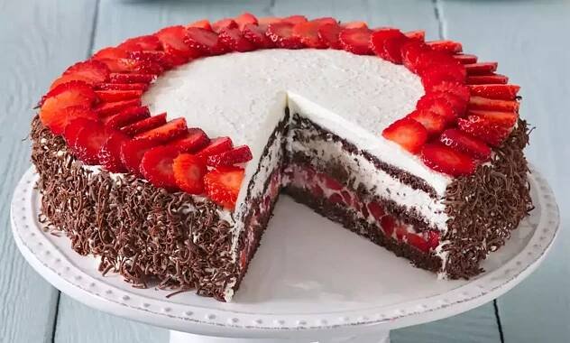 Jahodový dort Schwarzwald | Dr. Oetker | Rezept in 2025 | Kuchen und torten, Kuchen und torten rezepte, Erdbeertorte rezept