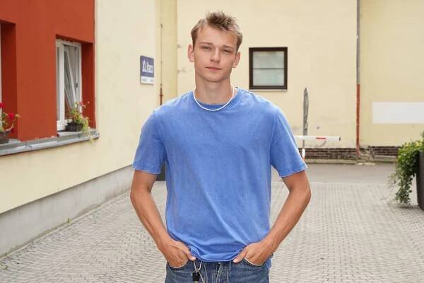 FOTO: Tomas Sean Pšenička hraje jednu z postav seriálu Případ tanečnice. – stránka 6