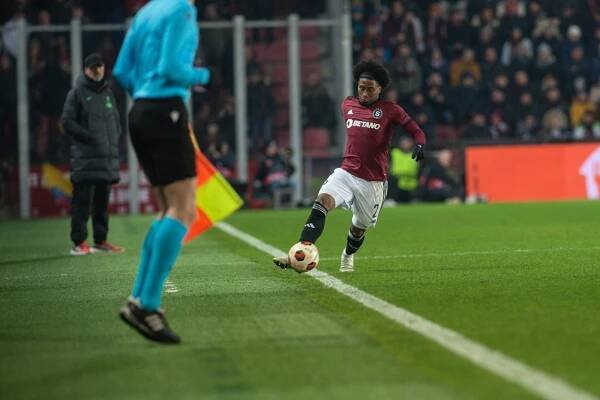 Sparta s Liverpoolem? Smutnější je jen pohled na Babiše v bruslích, perlil Bosák